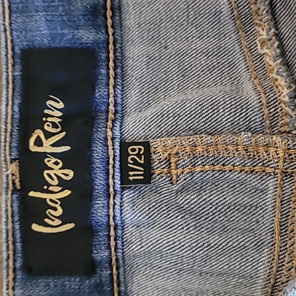 Indigo Rein distressed denim shorts - Picture 3 of 3